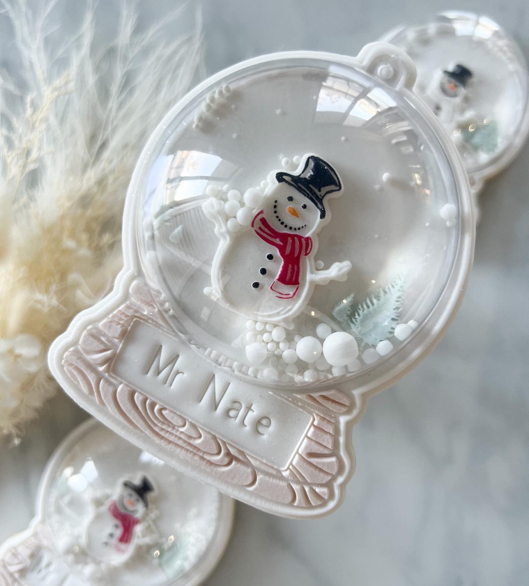 Wooden Texture Snowglobe w/ cutter & Mini Snowman